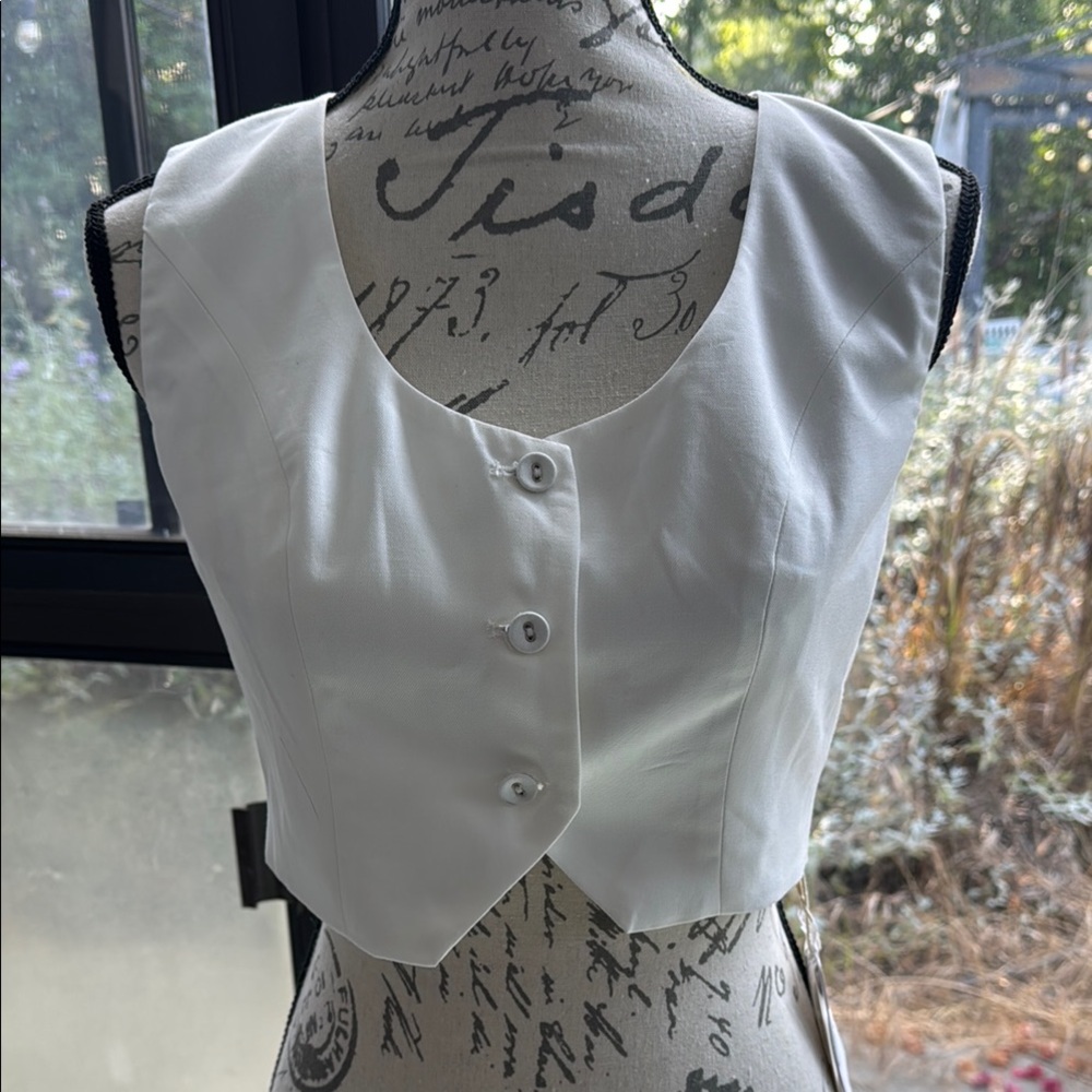 Elegant White Buttoned Women's Top.